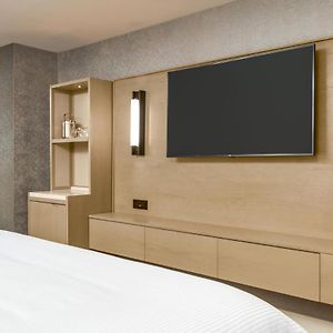 Guest Room 1 King